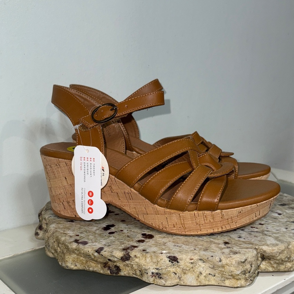 BareTraps Women's "Bindi"  Cork Sole Heeled Brown Faux Leather Sandals Sz 9 NWT